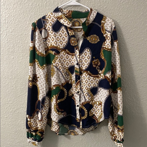 Tops - Casual Button-Down Shirt in Navy, Green & White Chain Pattern
